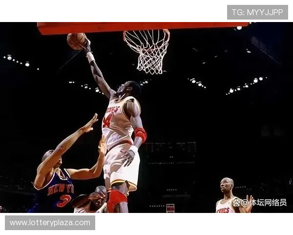 奥拉朱旺经典瞬间回顾：重温篮球传奇与无与伦比的技术艺术